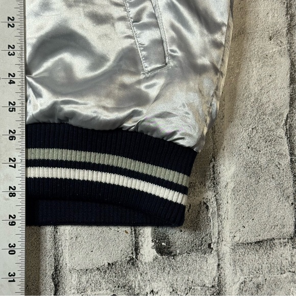 Vintage MLB New York Yankees Majestic Silver Satin Bomber Jacket Sz XL Men’s - Picture 9 of 16